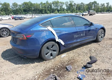 2022 Tesla Model 3 Rear-Wheel Drive z USA, uszkodzony, nr VIN 5YJ3E1EA2NF306051